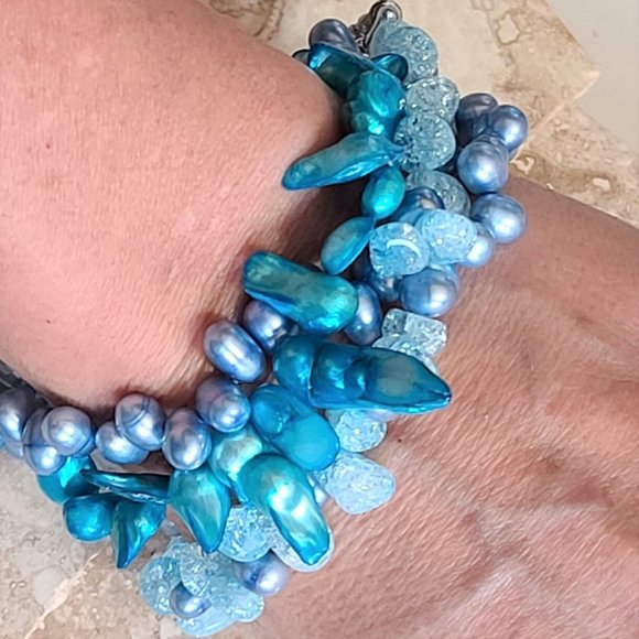 Blister Pearl and Dyed Shell 3-Row Bracelet - Picture 3 of 3